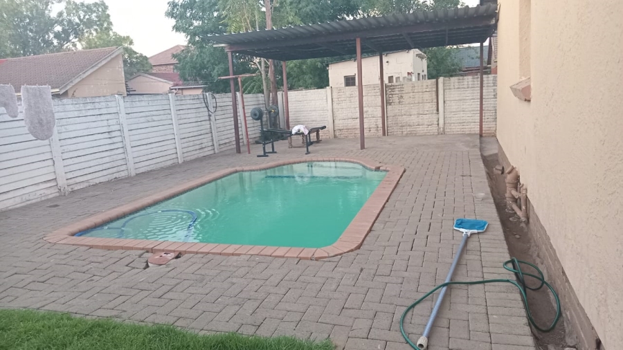 5 Bedroom Property for Sale in Rykmanshoogte Free State